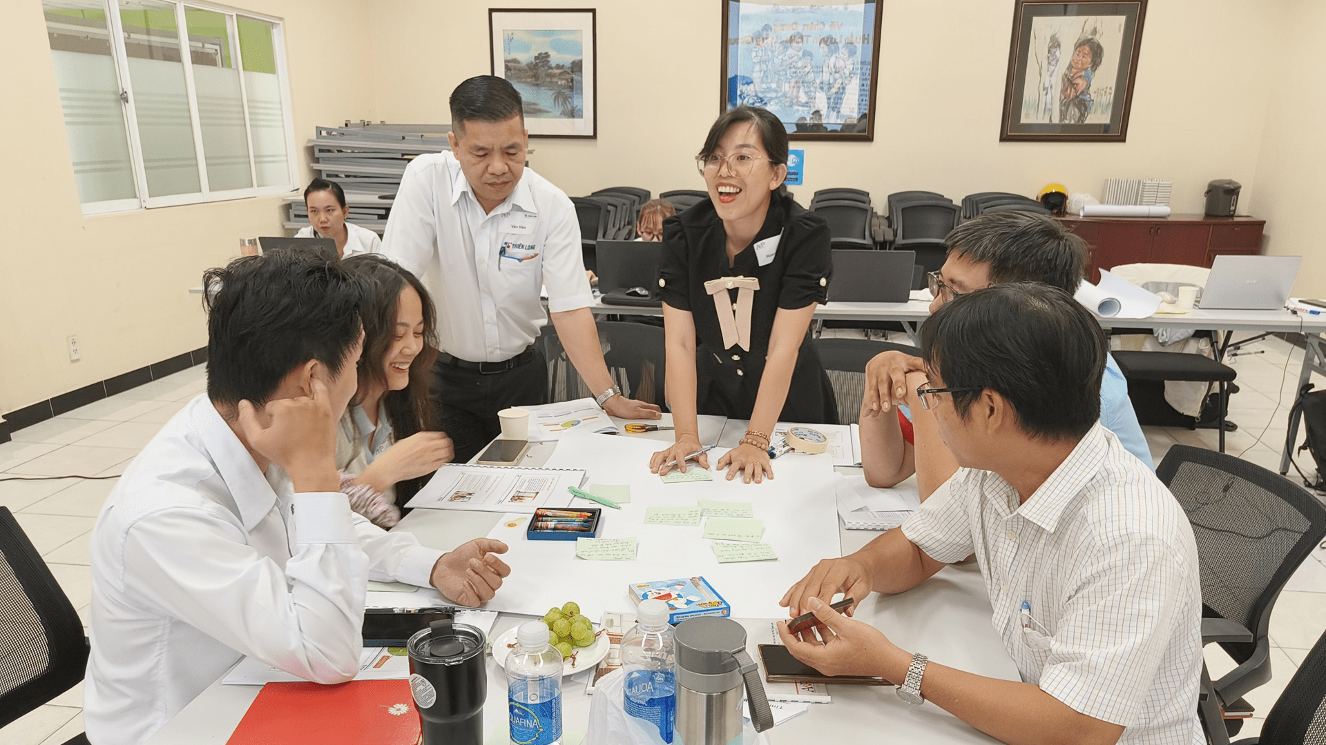 Học viên tham gia thảo luận lớp học Advanced Coaching & Mentoring Skills